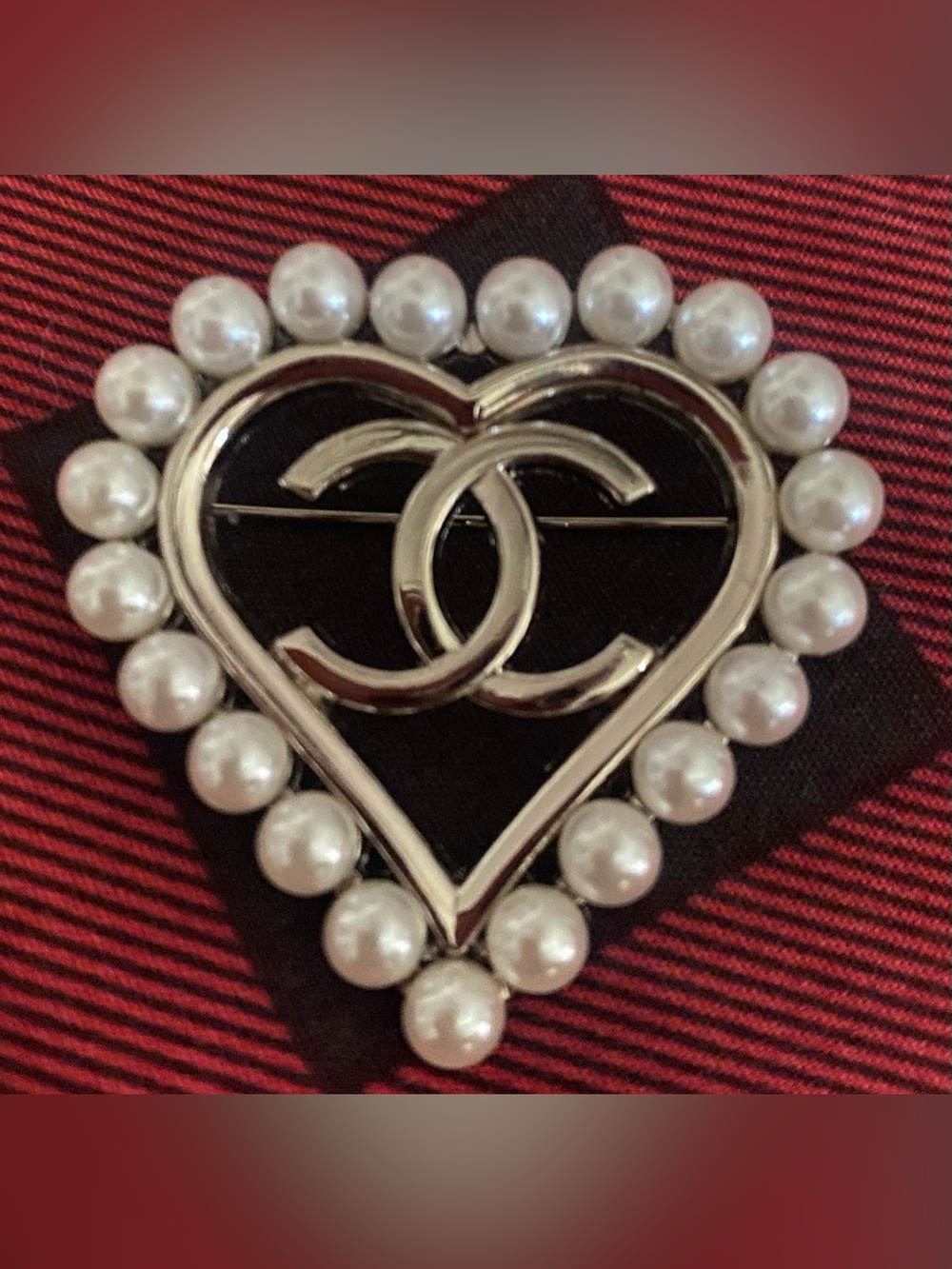 Fashion Jewelry Silver Plated Heart C-C Luxury Brooch with Pearl Border
